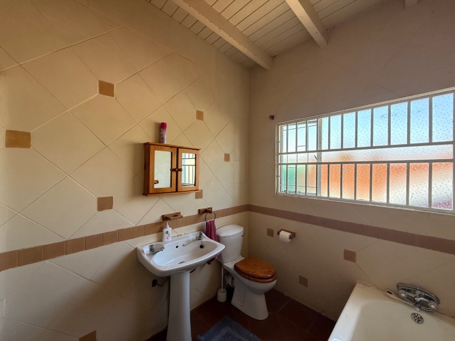 6 Bedroom Property for Sale in Schoemansville North West